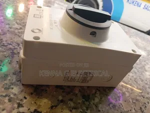 Solar Dc Waterproof Solar Isolator Switch 32A