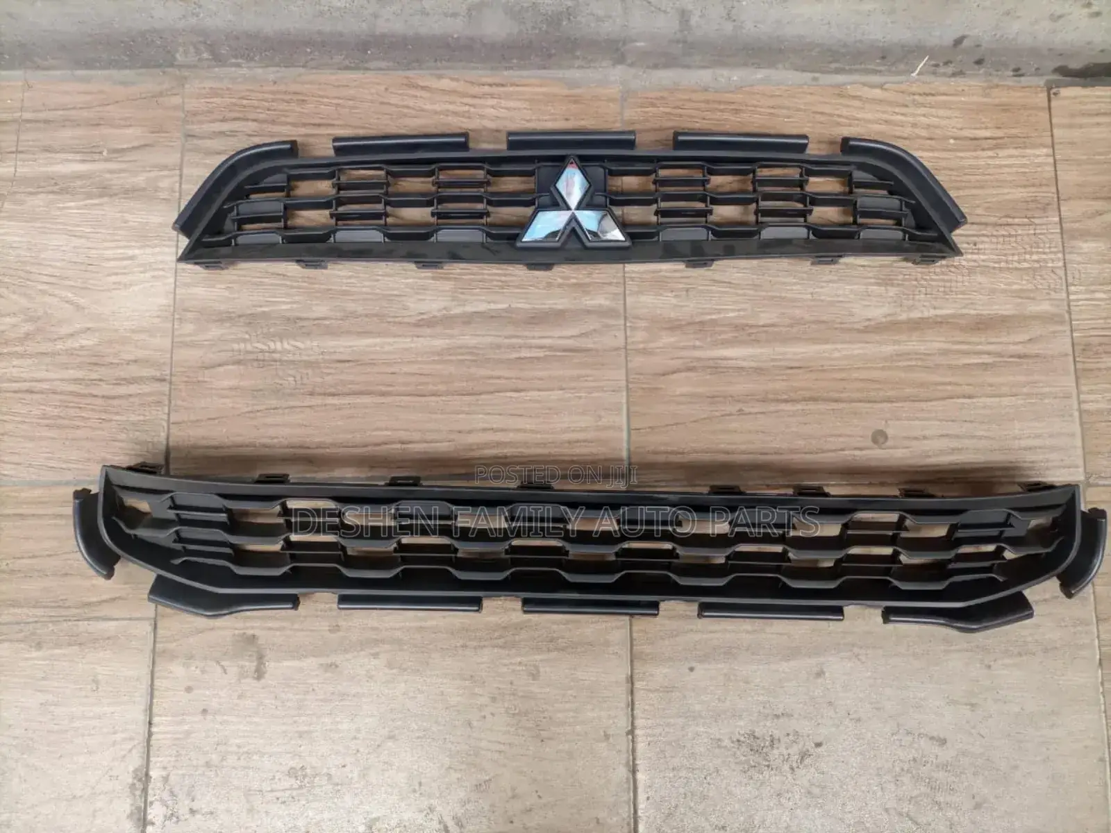 Mitsubishi RVR Grill