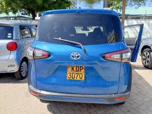 Toyota Sienta 2017 Blue