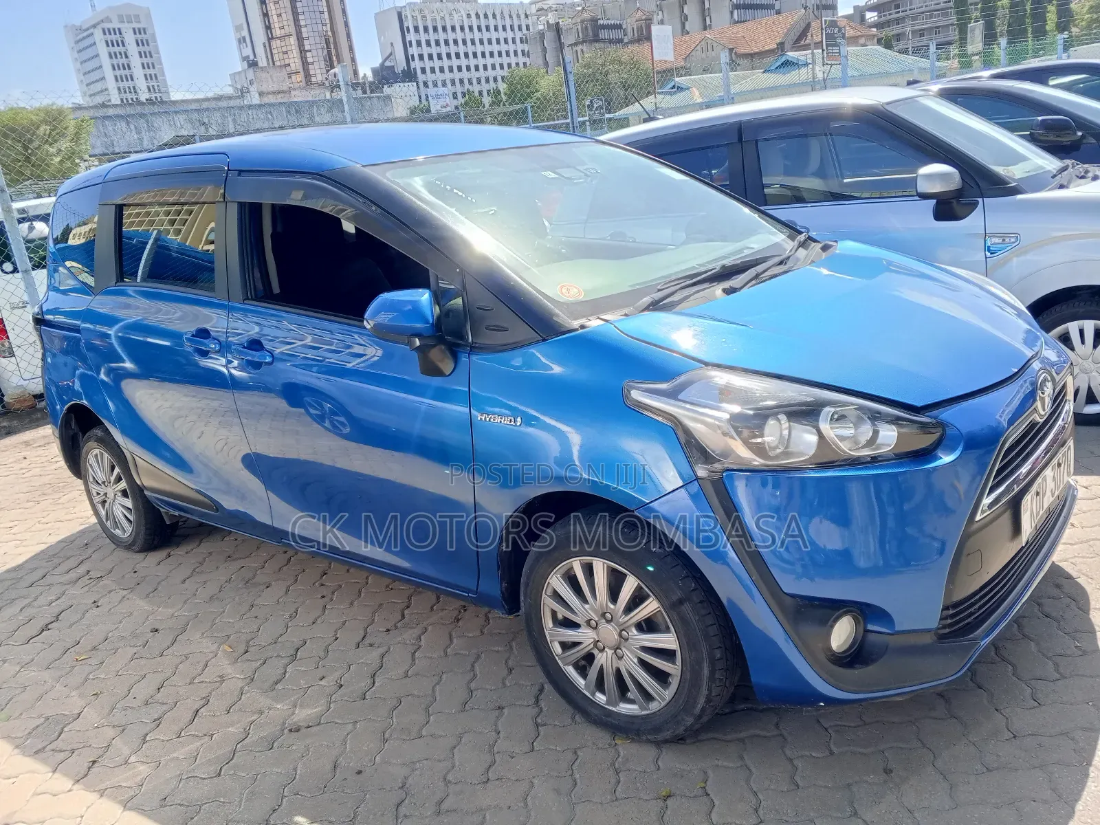 Toyota Sienta 2017 Blue
