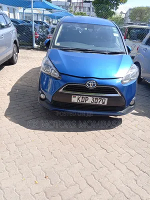 Toyota Sienta 2017 Blue