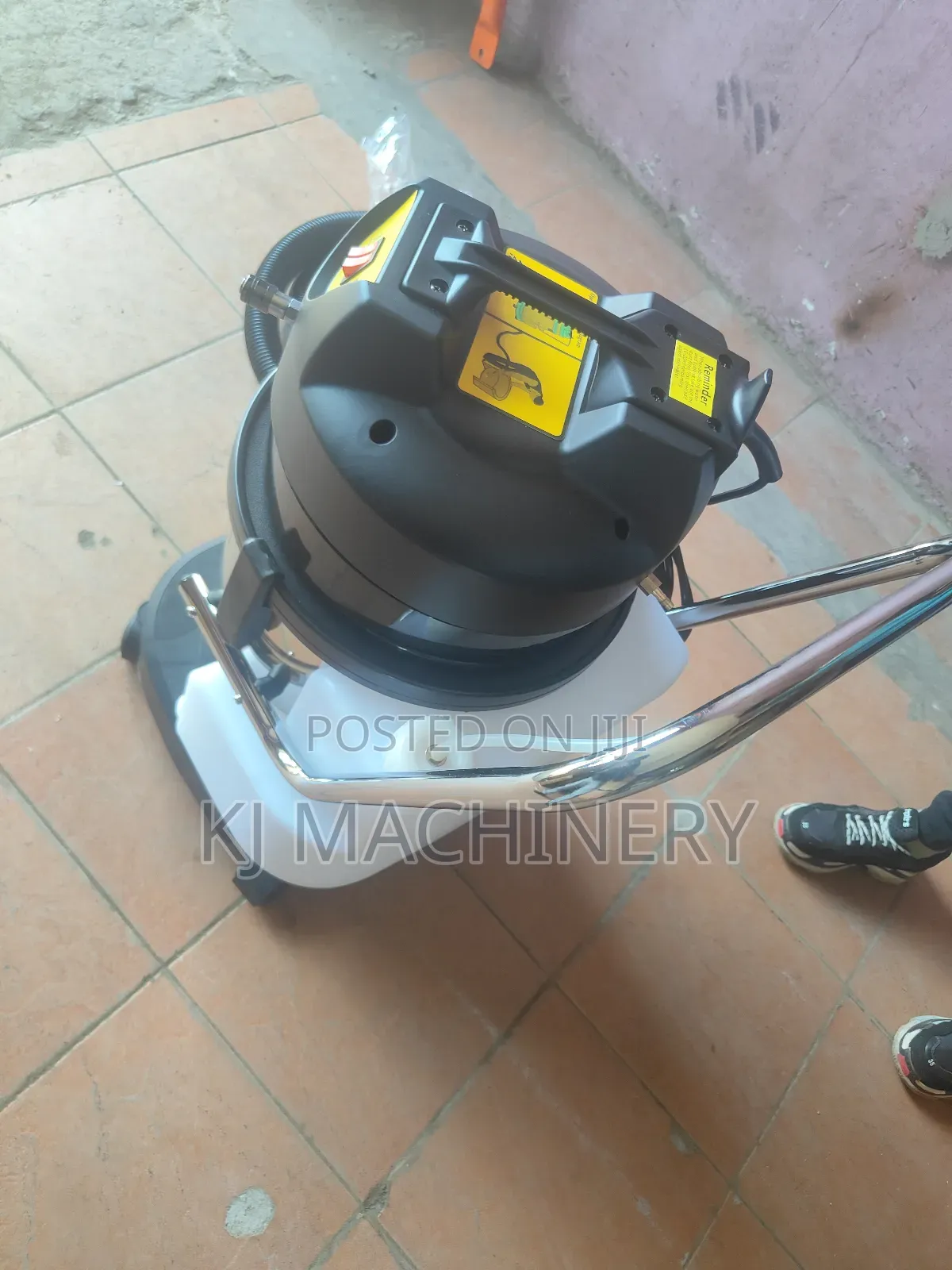 Aico Japan 20l Wet and Dry Carpet Cleaner.