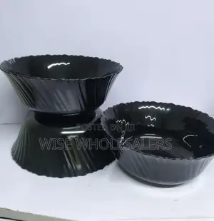 A Set of 3 Pieces Black Serving Bowl• 