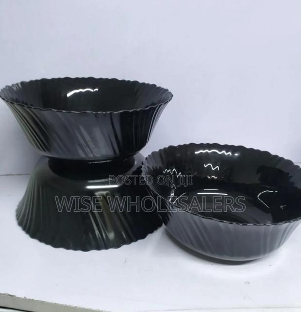 A Set of 3 Pieces Black Serving Bowl•
