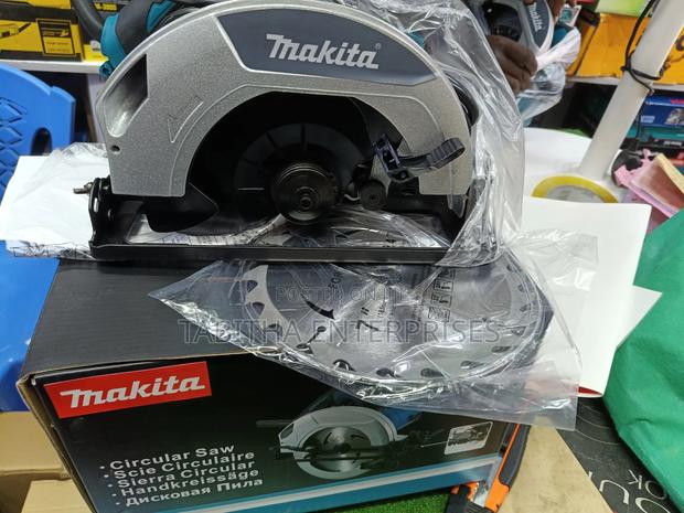 Makita Circular Saw With Blade