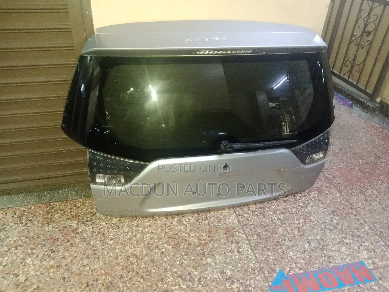 Mistubishi Outlander Boot Tailgate