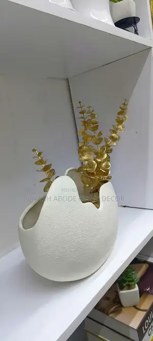 Egg-Shell Like Flower Vase