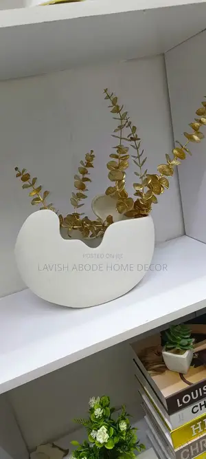 Egg-Shell Like Flower Vase