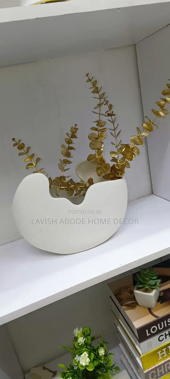 Egg-Shell Like Flower Vase