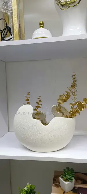 Egg-Shell Like Flower Vase