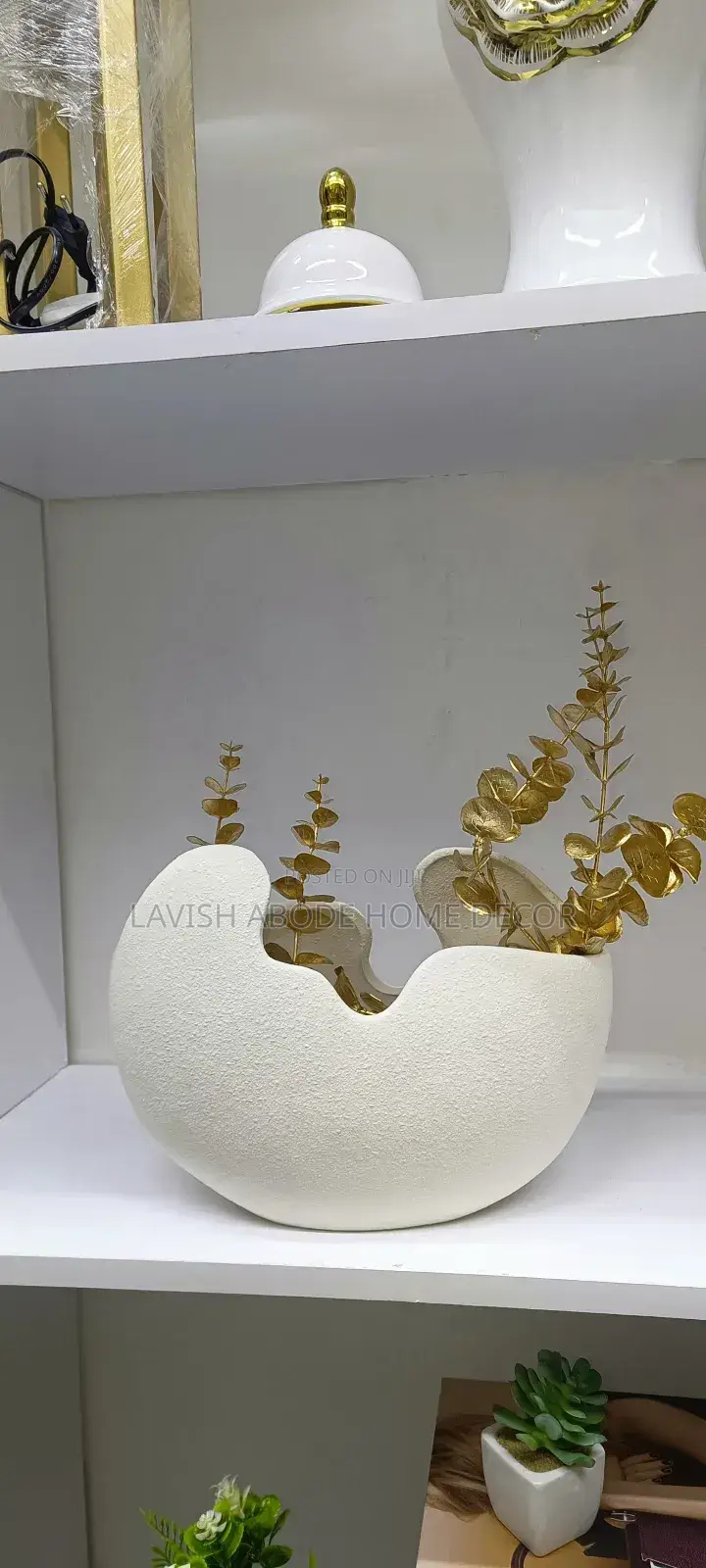 Egg-Shell Like Flower Vase