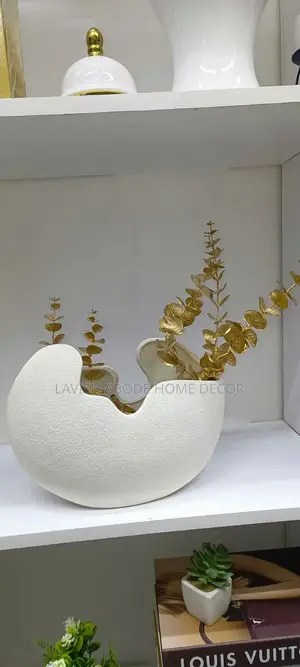 Egg-Shell Like Flower Vase