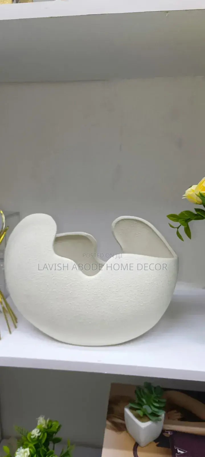 Egg-Shell Like Flower Vase