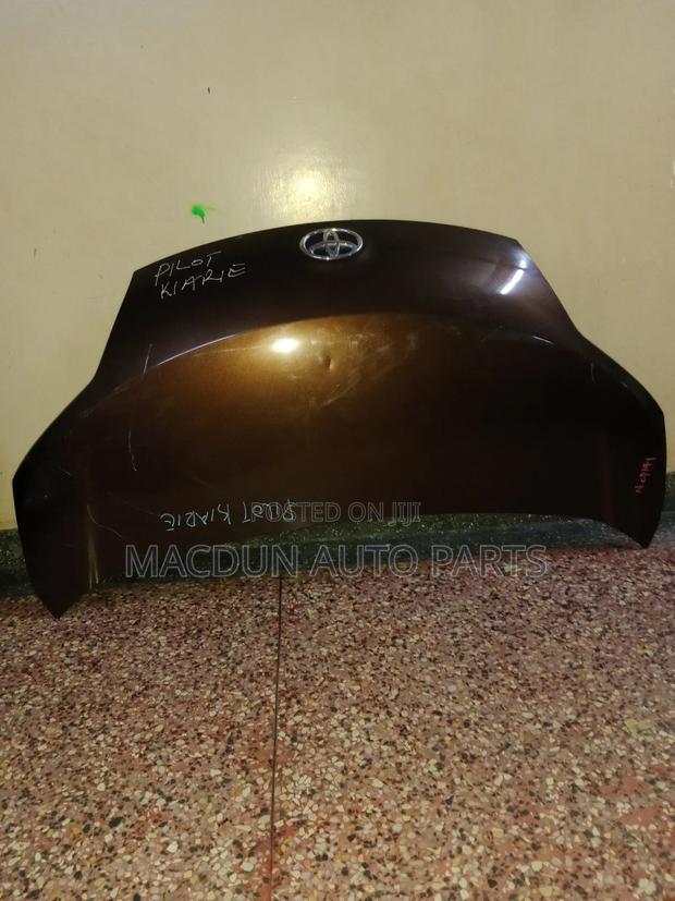 Toyota Porte Bonnet