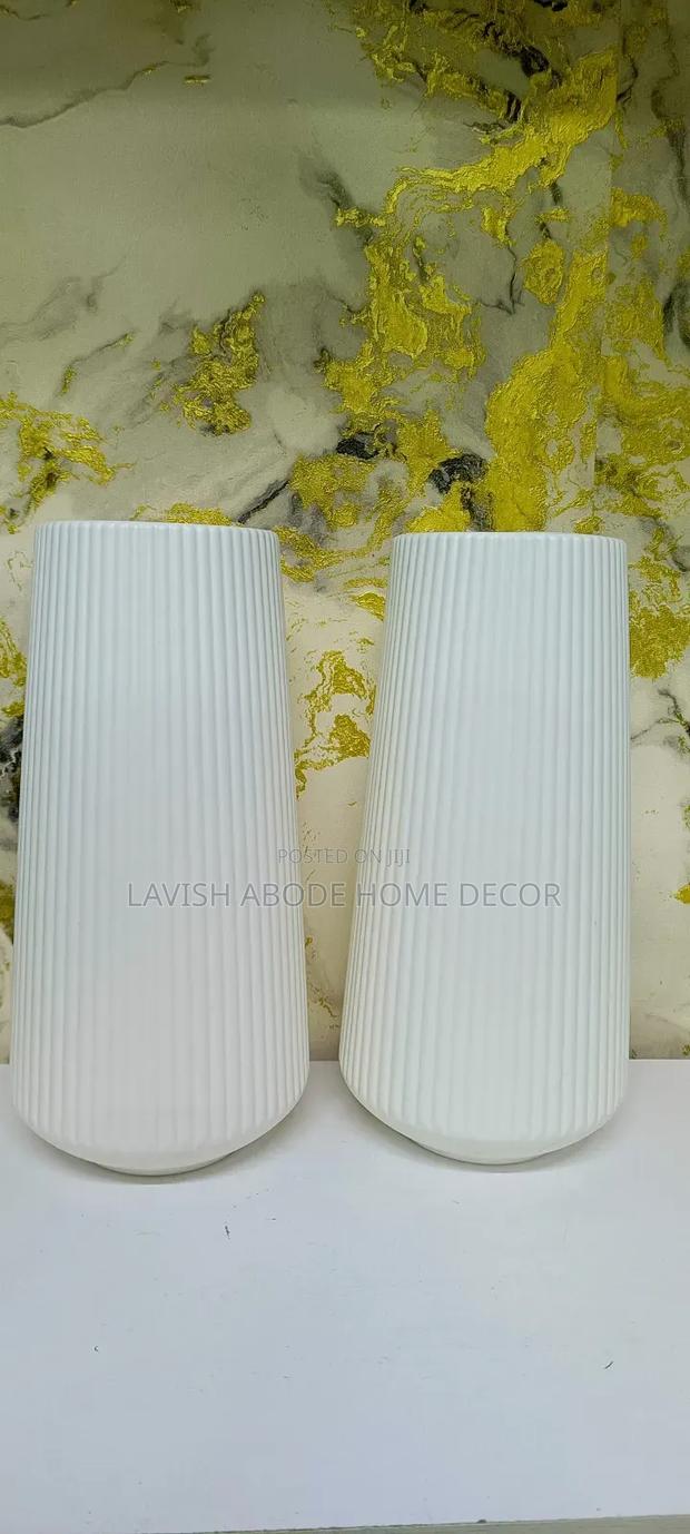 Long Plastic Vase for Live and Artificial Flowers - thumbnail 2