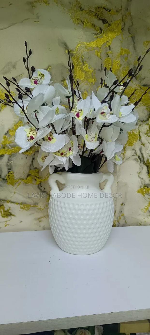 Whte Flowers With Vase
