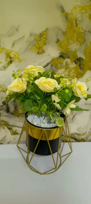 Nordic Black Vase With Flowers