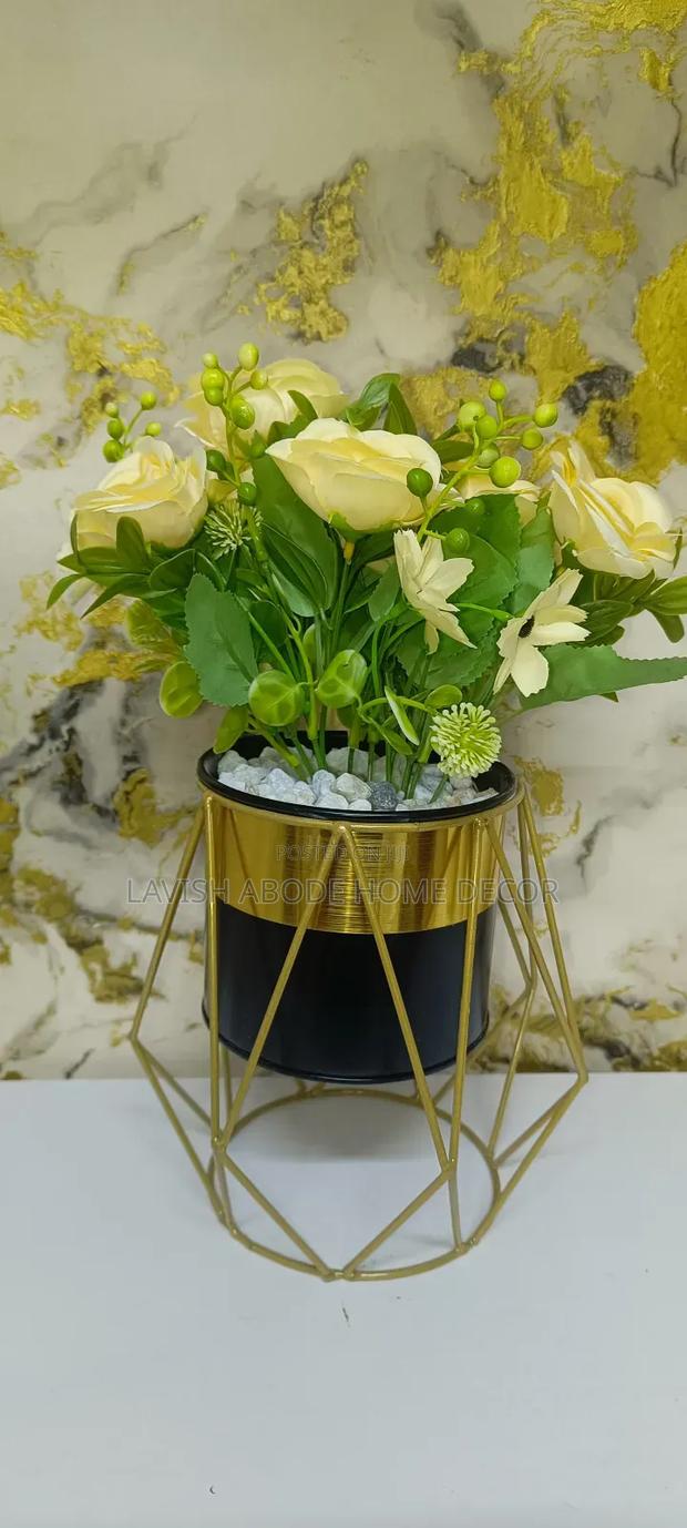 Nordic Black Vase With Flowers