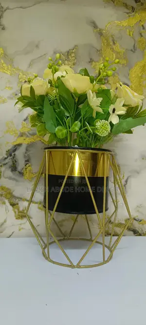 Nordic Black Vase With Flowers