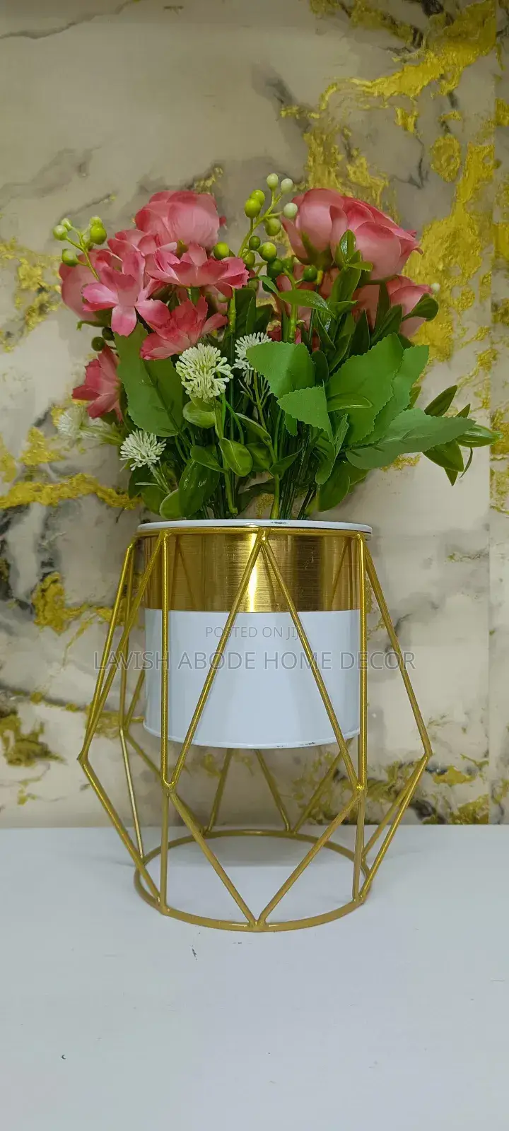 Nordic Vase With Flowers