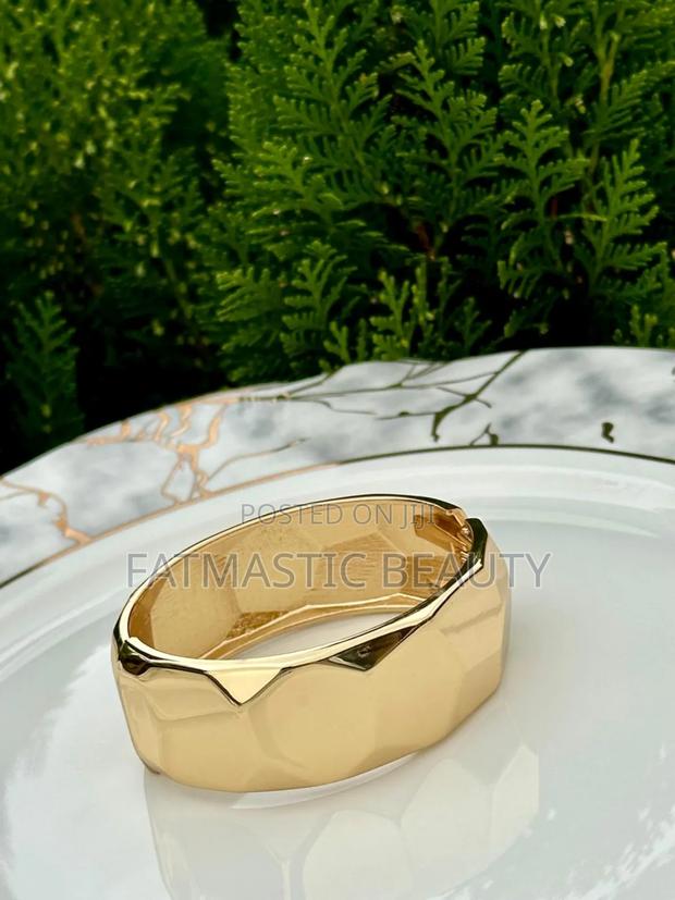 Chunky Bangle - main view