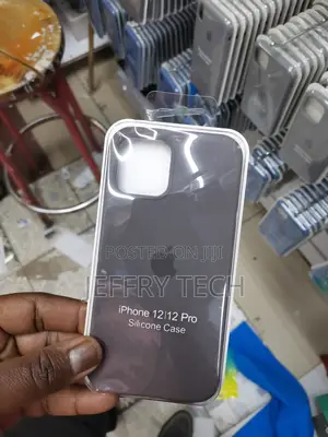 Grey iPhone 12/12 Pro Max Silicone Case/Cover