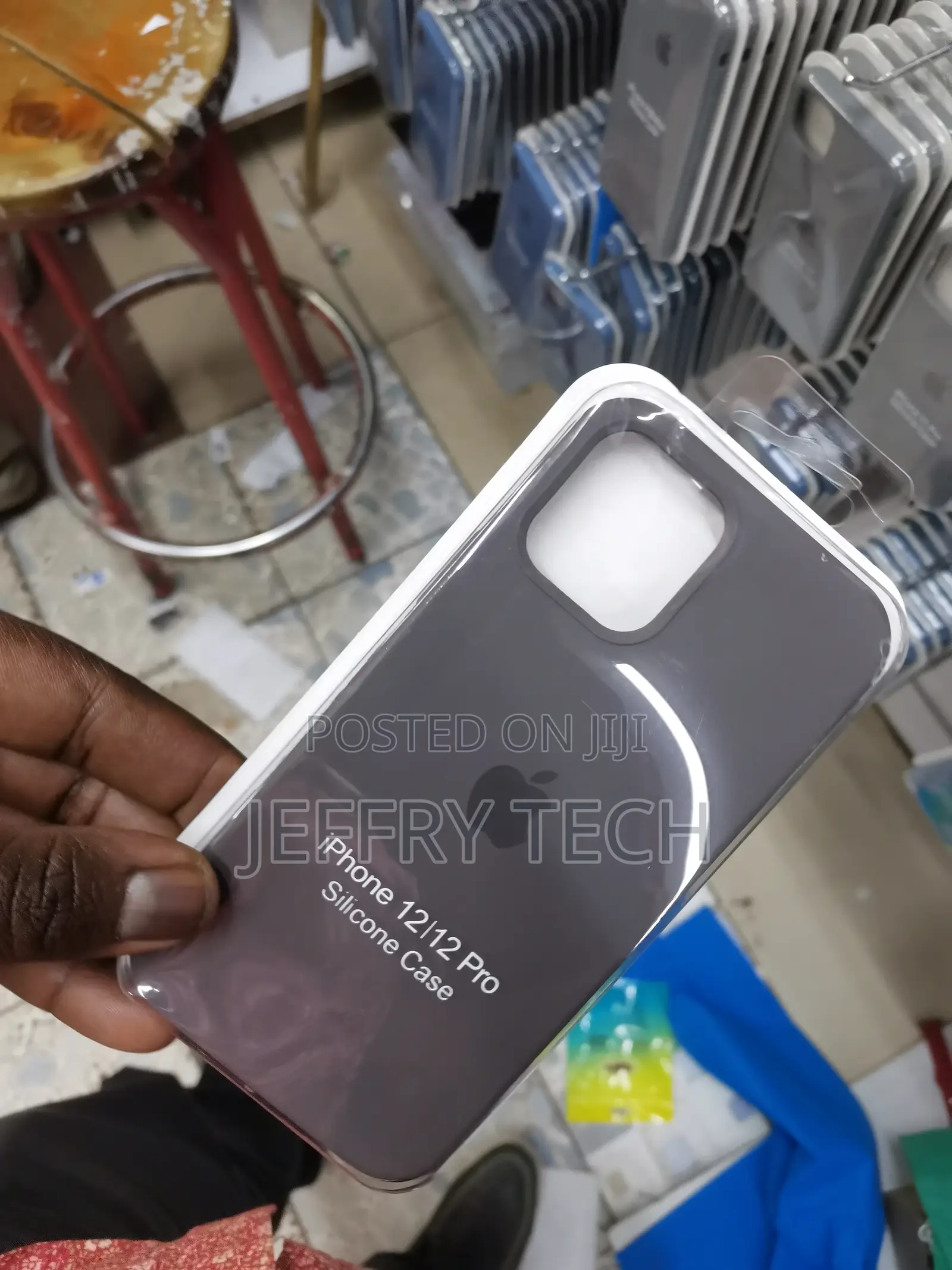 Grey iPhone 12/12 Pro Max Silicone Case/Cover