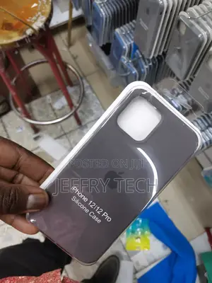 Grey iPhone 12/12 Pro Max Silicone Case/Cover