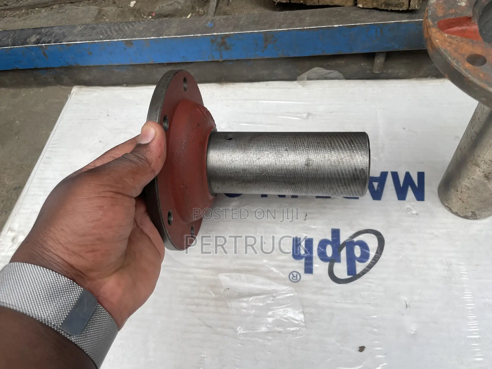 F91409-11/F91409-12 Gearbox First Input Bearing Shaft Cover.