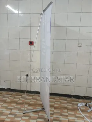 L-Stands Roll Up