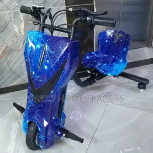~Kid's 3 Wheels Drift Scooter
