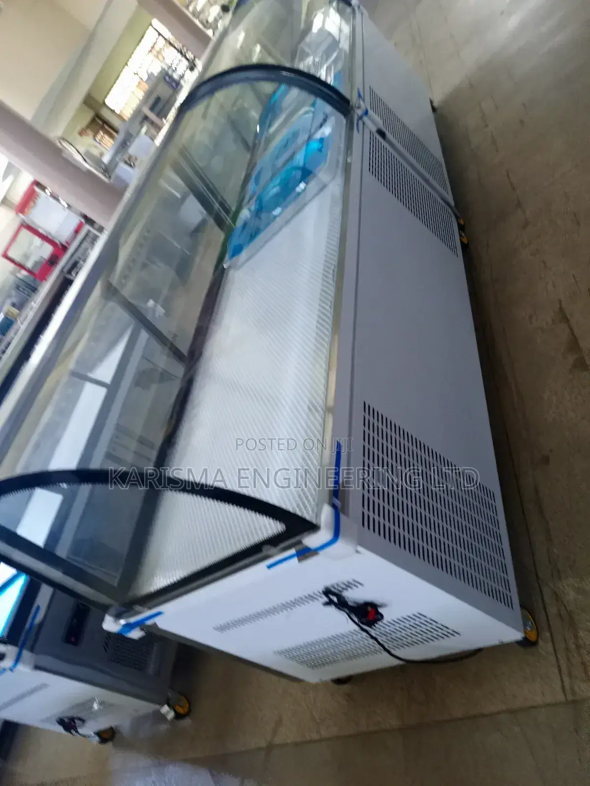 Modern W Refrigerated Meat Chiller Display