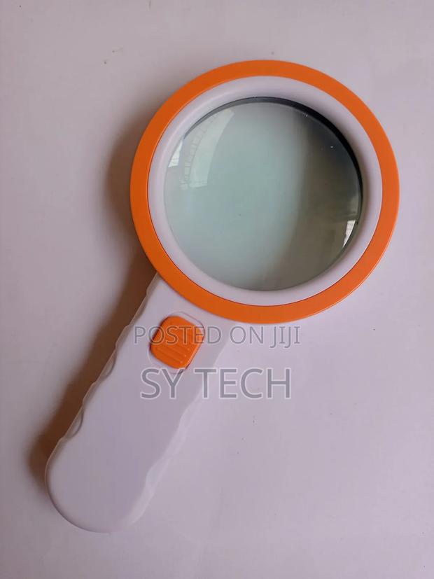 30× Lighted Portable Magnifying Glass - main view