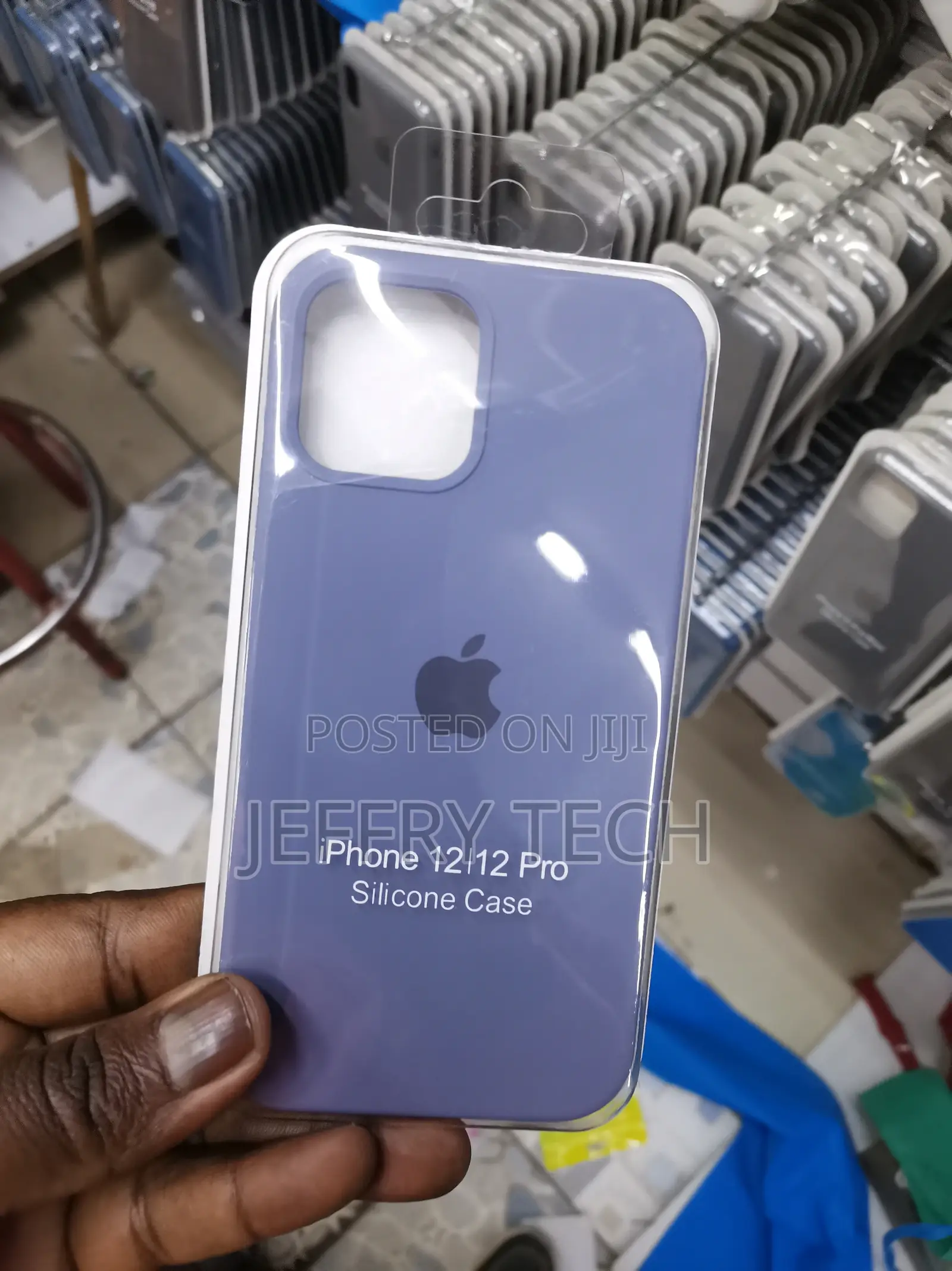 Purplesilicon iPhone 12/12 Pro Silicone Cover/Case