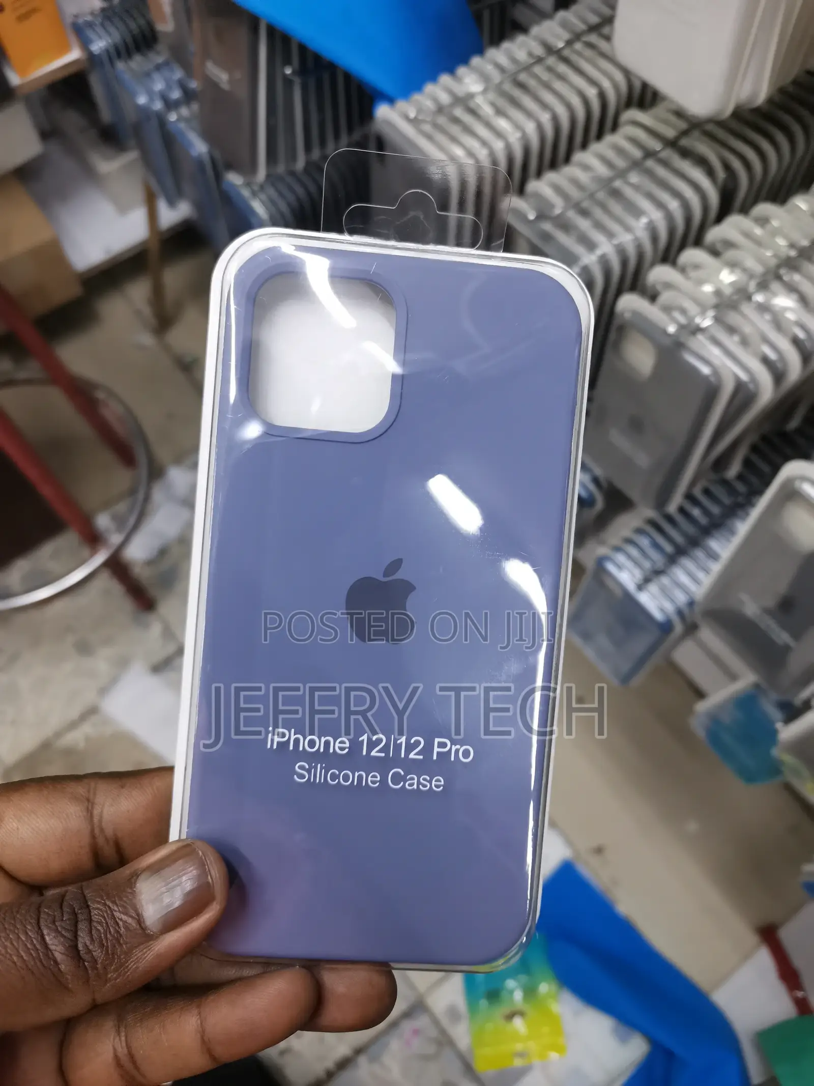 Purplesilicon iPhone 12/12 Pro Silicone Cover/Case
