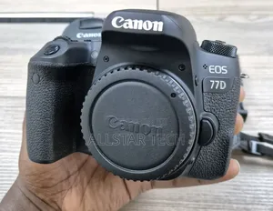 Canon Eos 77D With 18-55mm STM