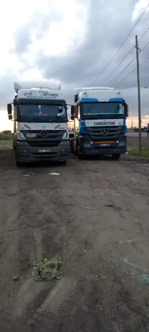 Transit Trailers Accessible for Transport Services
