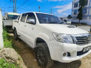 Toyota Hilux 2014 White