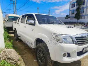 Toyota Hilux 2014 White