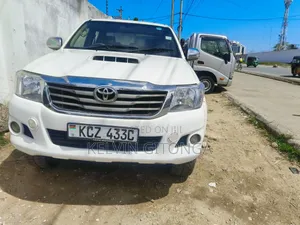 Toyota Hilux 2014 White