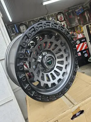 Crox Black Gray 18 Inch Offset Rim