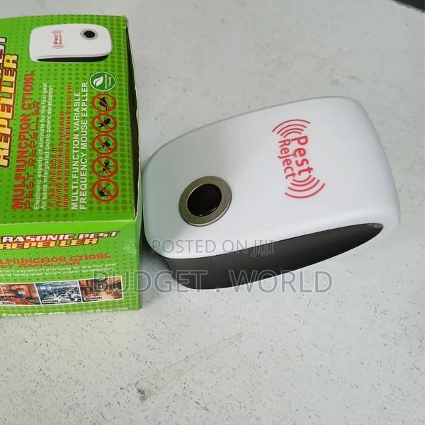 At Ultrasonic Pest Repeller Electronic Plug in Indoor Sonic