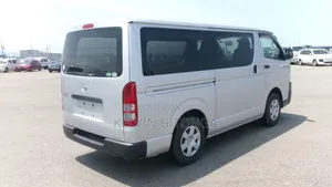 Toyota HiAce 2017 Silver
