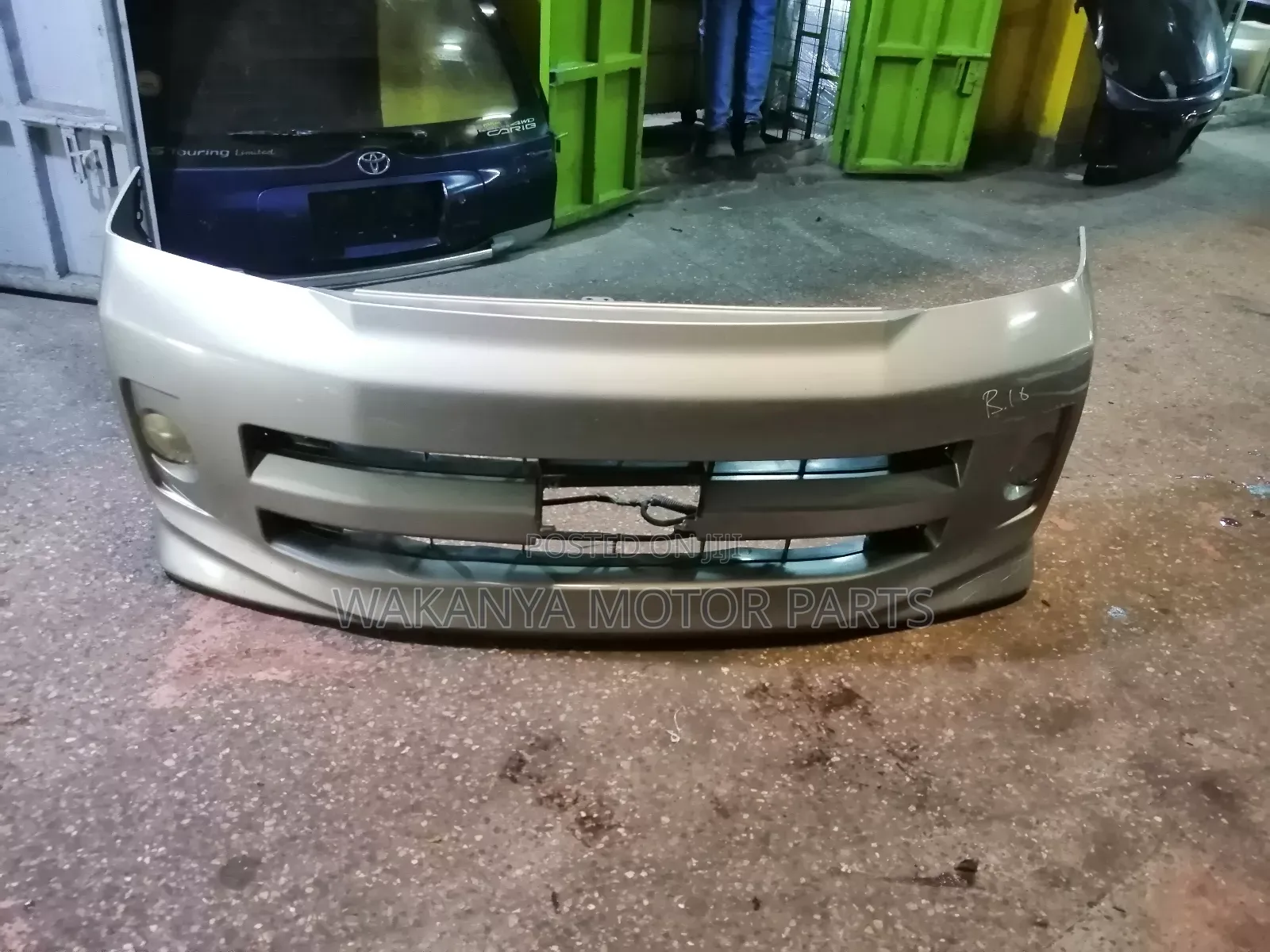Toyota Voxy 2004/2007 Front Bumper Complete With Fog Lights