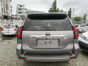 Toyota Land Cruiser Prado 2017 Gray