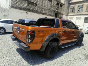Toyota Hilux 2017 Orange