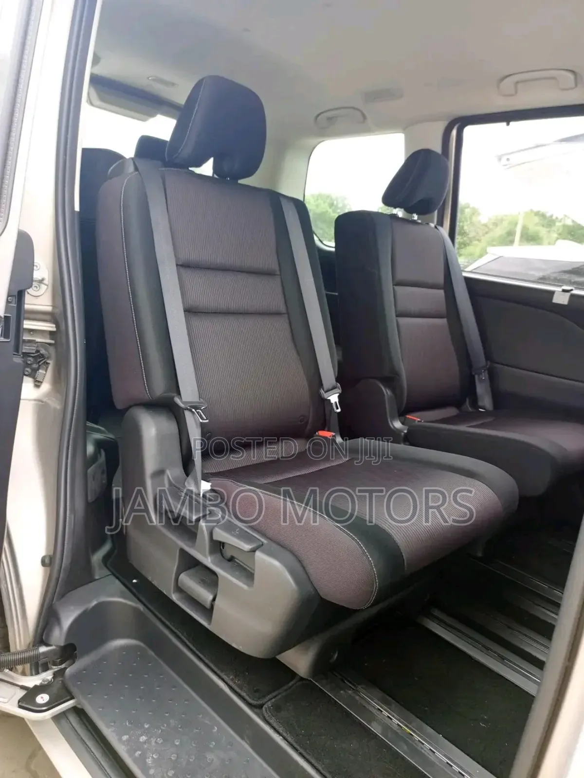Nissan Serena 2017 Gold