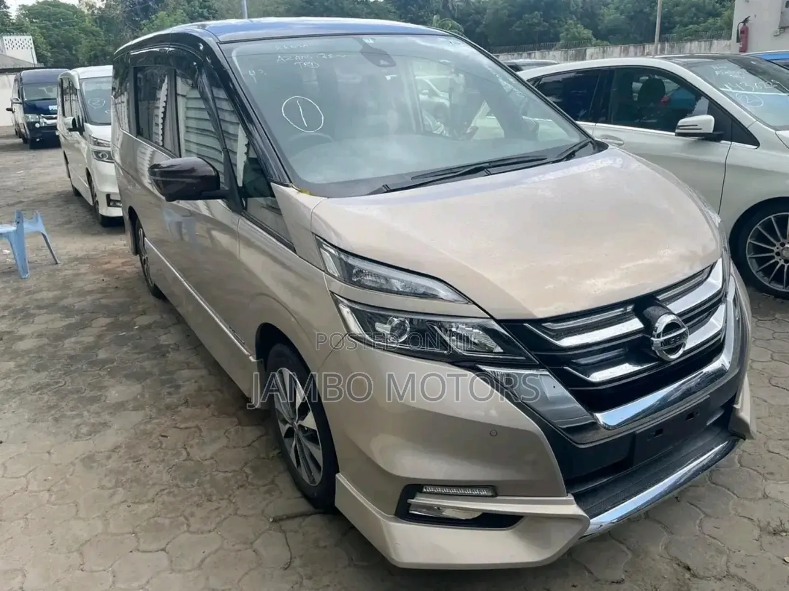 Nissan Serena 2017 Gold