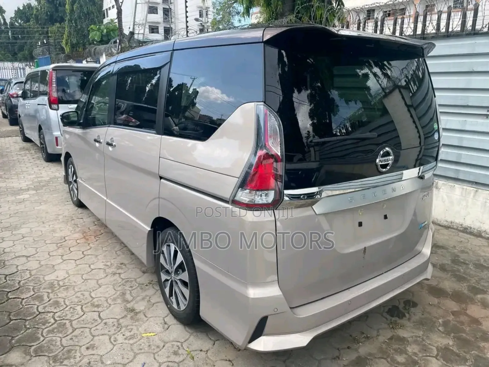 Nissan Serena 2017 Gold