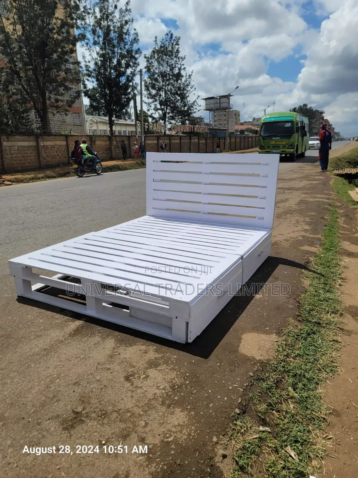 Detachable White Pallet Bed - 5*6 Bed